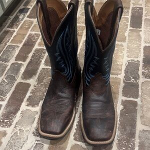 Ariat Brown Leather Cowboy Boots with Blue Embroidered Shaft size 9 EE